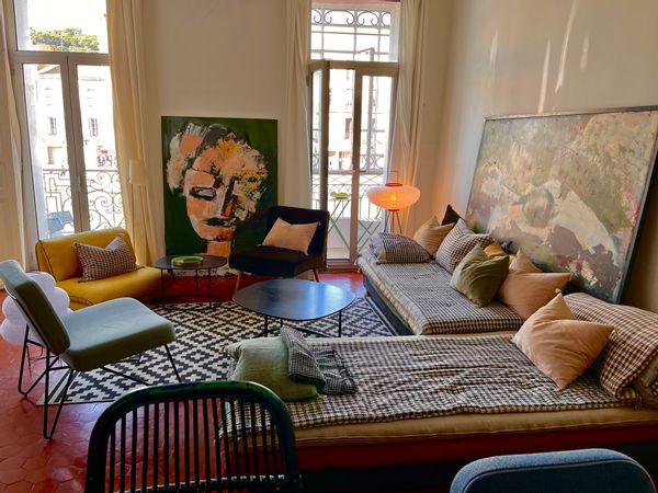 Sud, soleil, mer, centre de Sète. Appartement d'artistes donnant sur le canal Royal: terrasse balcon