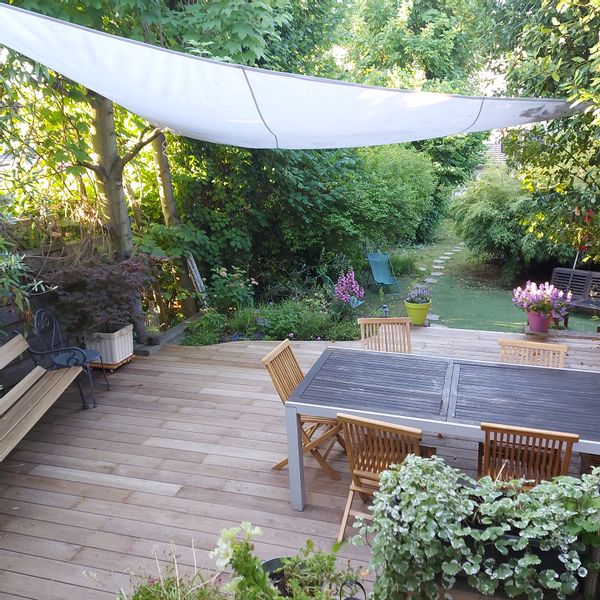 Maison de charme avec grande pièce à vivre et jardin arboré / proximité centre ville & gare