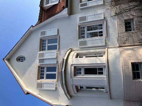 Chambre lumineuse avec salle de bain dans villa au bord du Rhin