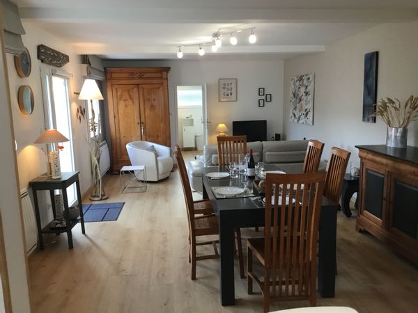 Kérity ar mor, à 50 m de la mer , maison de plain-pied confortable avec terrasse  de 30m2 .