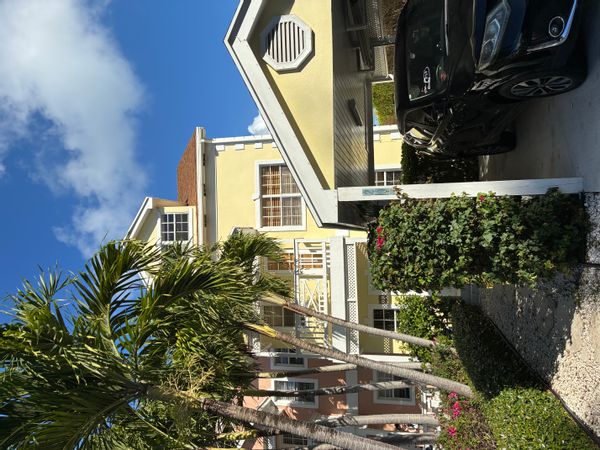 La maison de Nancy Our modern canal-front townhome within the gated community of Sandyport.