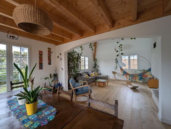 Maison lumineuse avec jardin, entre forêt, montagnes et centre-ville