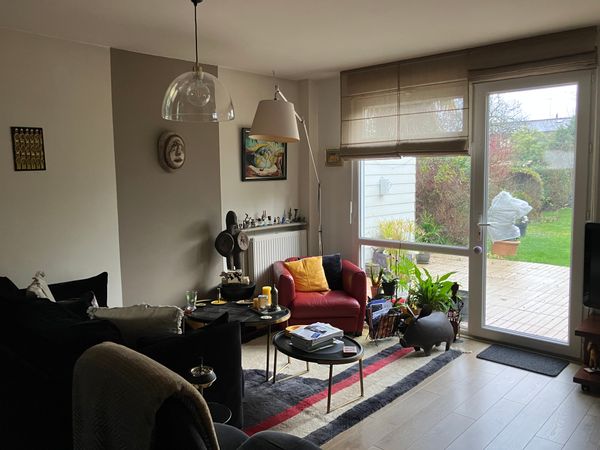 Petite maison de bourg proche commodités , gare à 5’ pour se rendre à Rennes et proche nature .