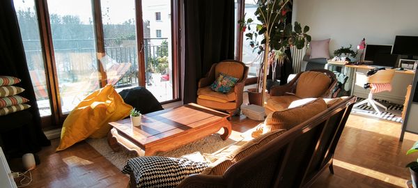 L'appartement d'Agnès, un balcon au vert sur la Seine à 25 mn de train de Paris
