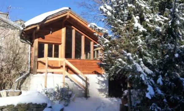 La maison Lilas J’ai rénové la maison que maman m’a laissé en y faisant un logement cocooning .