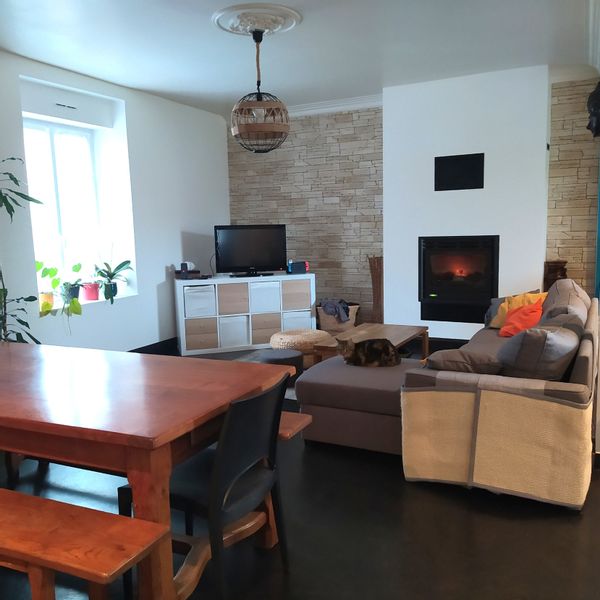 Maison chaleureuse avec extérieur
