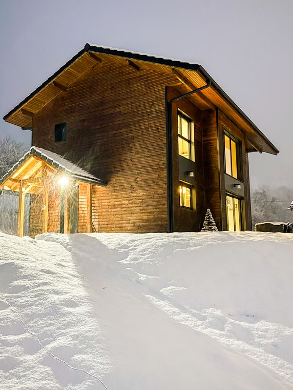 Chalet familial de 130m2 construit dans un esprit slow montagne entre Annecy et Chamonix.