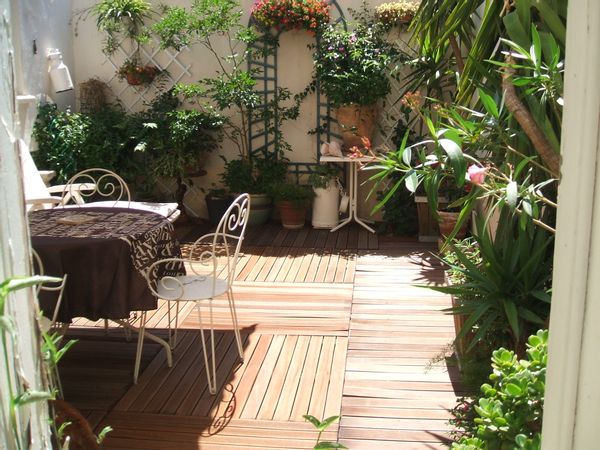 très grand appartement avec patio arboré à Béziers, sud de la France, proche mer Méditerranée