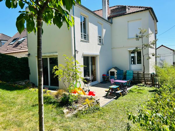 La maison familiale de Laura - proche Paris avec jardin et jeux pour enfants