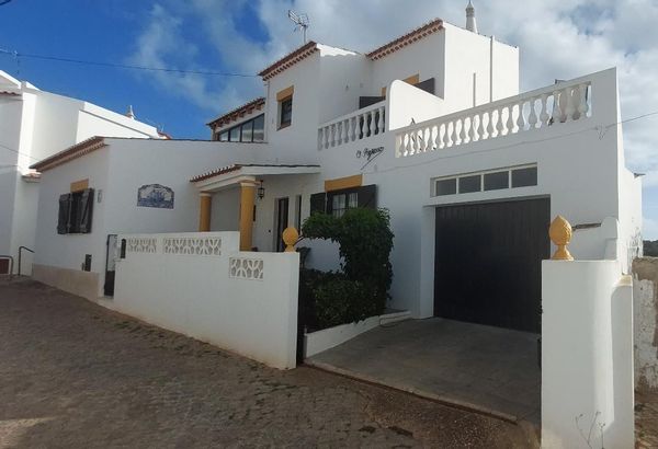 Maison de vacances familiale en Algarve. A 2 kms de la plage de la LUZ et 6 kms de la ville de LAGOS