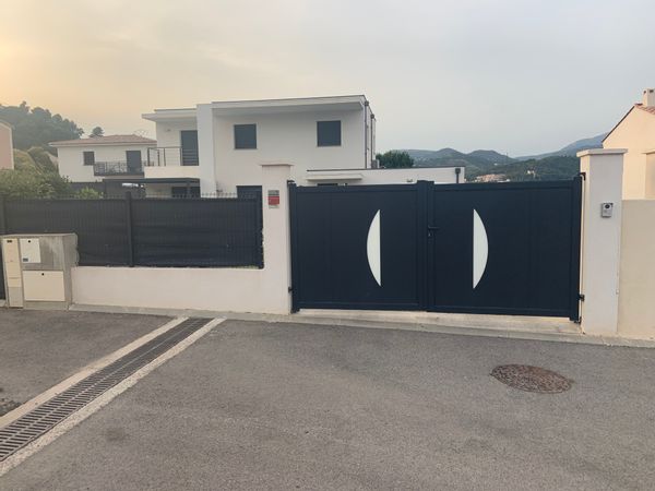 Maison contemporaine avec 3 chambres climatisés au calme avec piscine priveeet garage