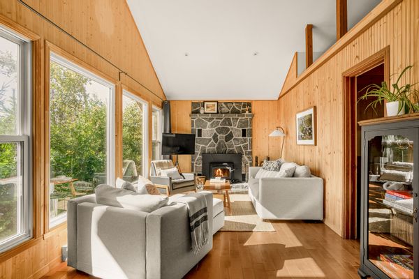 Notre chalet est un havre de paix au bord du lac Goulet, à St-Mathieu-du-Parc, en Mauricie.