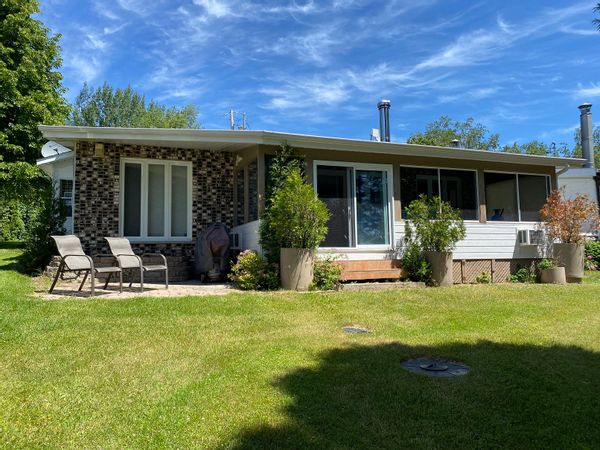 Chalet sur le bord du lac Saint-Jean