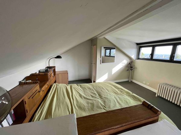 La chambre privée chez Nathalie dispose d'une vue imprenable sur Rouen.