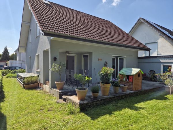 Mathilde’s home: 4 bedroom, green garden and next to strawberry fields and the Rhine