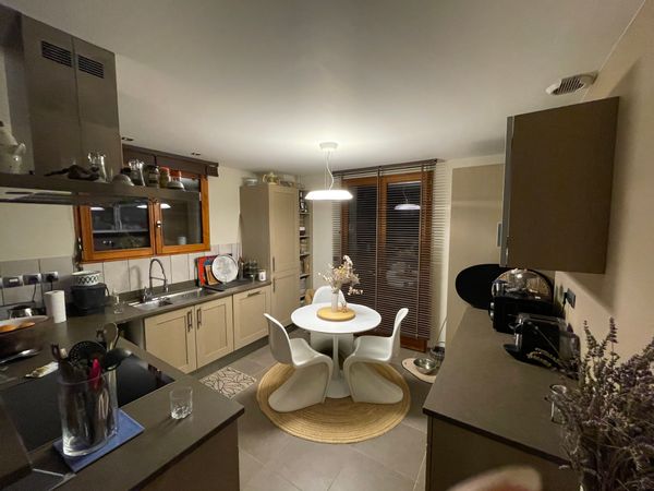Appartement de plain pied dans ferme rénovée avec vue magnifique sur les montagnes.