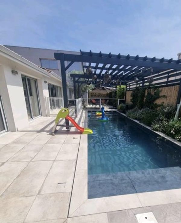 Maison ★ centre Le Bouscat : 10 min Bordeaux, 7 ch, 3 SDE, clim, piscine, tram & commerces. • LUXE!!