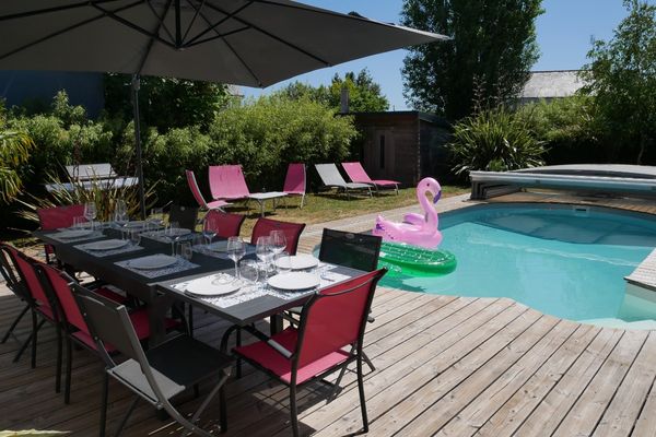 Villa d'architecte avec piscine chauffée et sécurisée, son baby-foot, à 3km des plages
