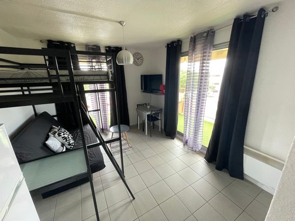 Appartement studio sur Canet Plage avec grande terrasse.
