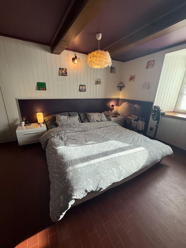 La chambre Nuage, avec lit King-size et sa cheminée.