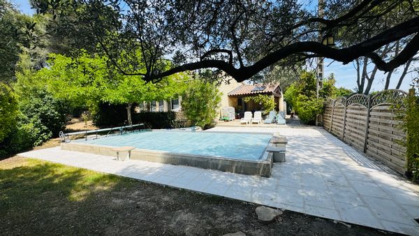 Maison familiale avec piscine à Laudun dans le Gard, calme, nature, proche de tout et loin de rien
