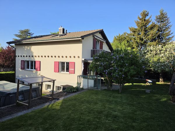 A la campagne à la ville, chez Véronique et Samuel: Maison 2 adultes + 2 enfants (évent. 6 pers,)