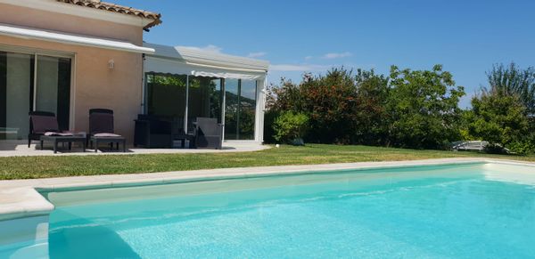 Villarose à la Villaparadise,  calme  soleil et piscine privée  à 5mn de Cannes sur la Cote d'Azur