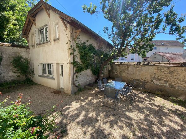 Maison La Fougeraie dépendance de la villa la Fougeraie (entrée et jardin privatif)