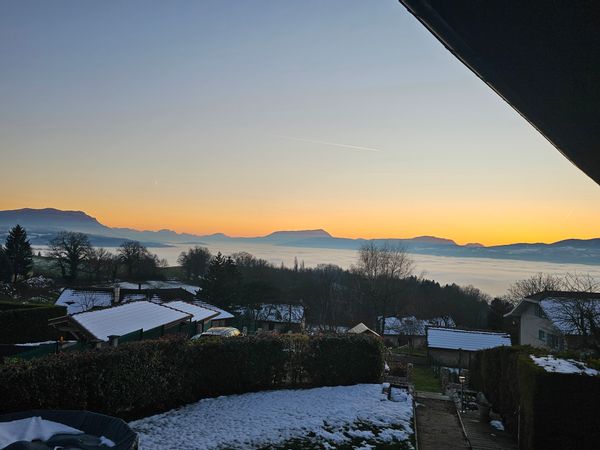 La maison de Laurence et Lucas, entre lac et montagne