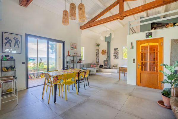 Maison familiale  avec vue exceptionnelle et petite piscine