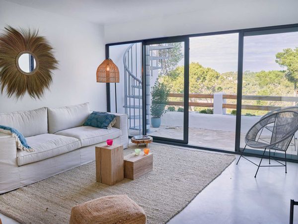 Appartement rénové 2 chambres/2 sdb situé à 5' à pied de la plage.