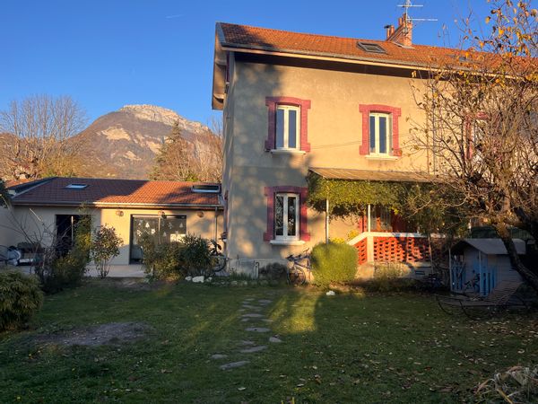 Jolie maison de charme, années 30, 10 min à pied du centre ville de Grenoble, au pied des montagnes