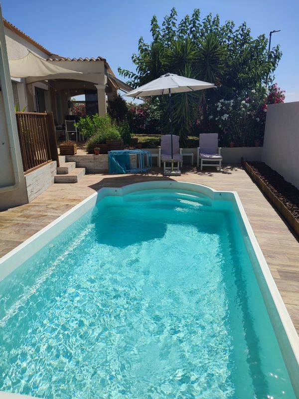Proche Béziers : Maison tout confort avec piscine et accès direct sur la nature.