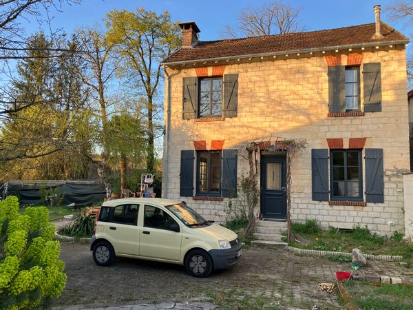 La maison au bord de la forêt