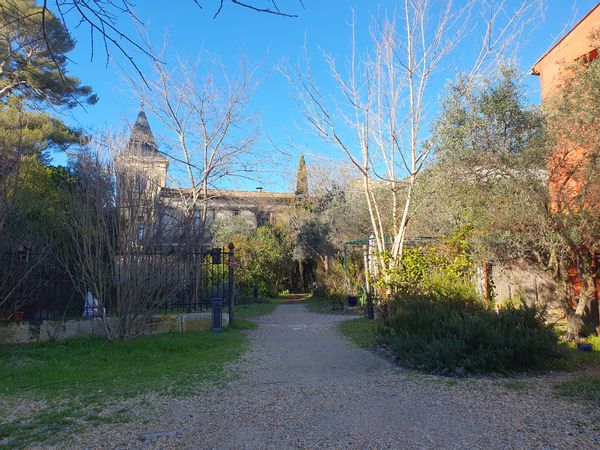 Grande maison lumineuse, atypique et charmante ,à proximité de Montpellier et de la mer