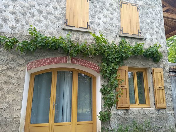 La maison de Virginie Appartement complet au rdc de notre ferme rénovée.