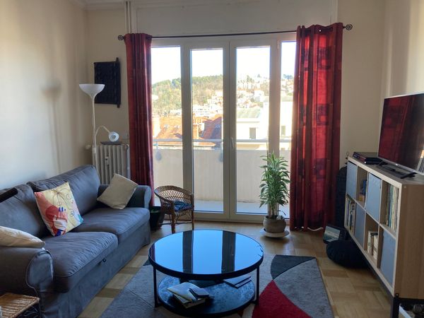 Appartement deux chambres, lumineux et calme près du centre de ville.