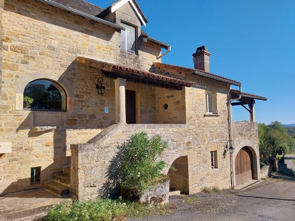 La maison d'Annabelle et Nicolas Belle demeure en pierre avec vue panoramique dans le sud du Quercy