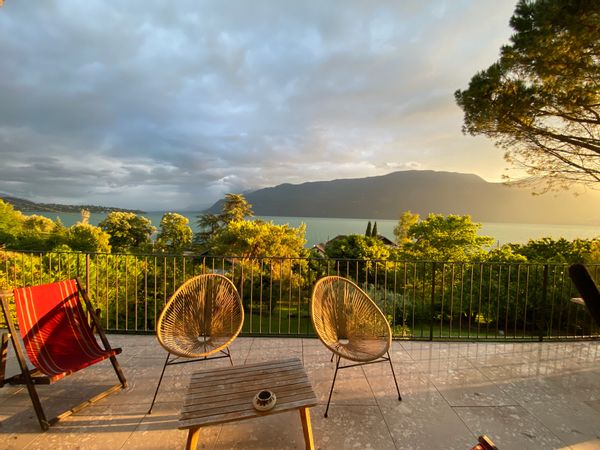 Maison vue panoramique lac du Bourget et l'Abbaye d Hautecombe, à 5mn à pied du lac