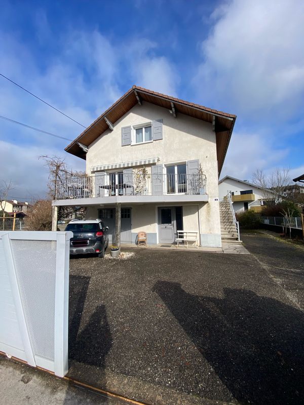 Grande maison entre les lacs