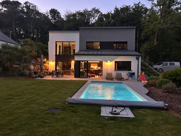Maison spacieuse, 3 chambres, au calme, avec piscine, terrasse, jardin sans vis à vis important.