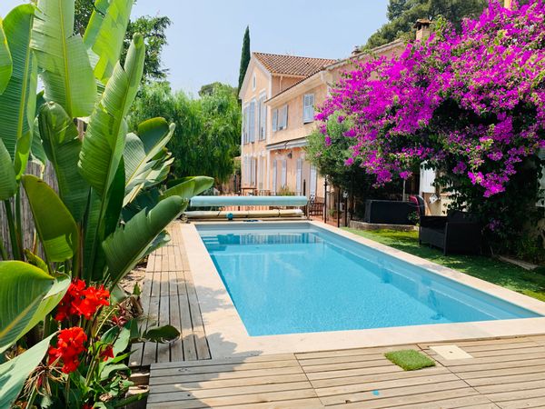 Maison du Sud avec piscine proche des plages