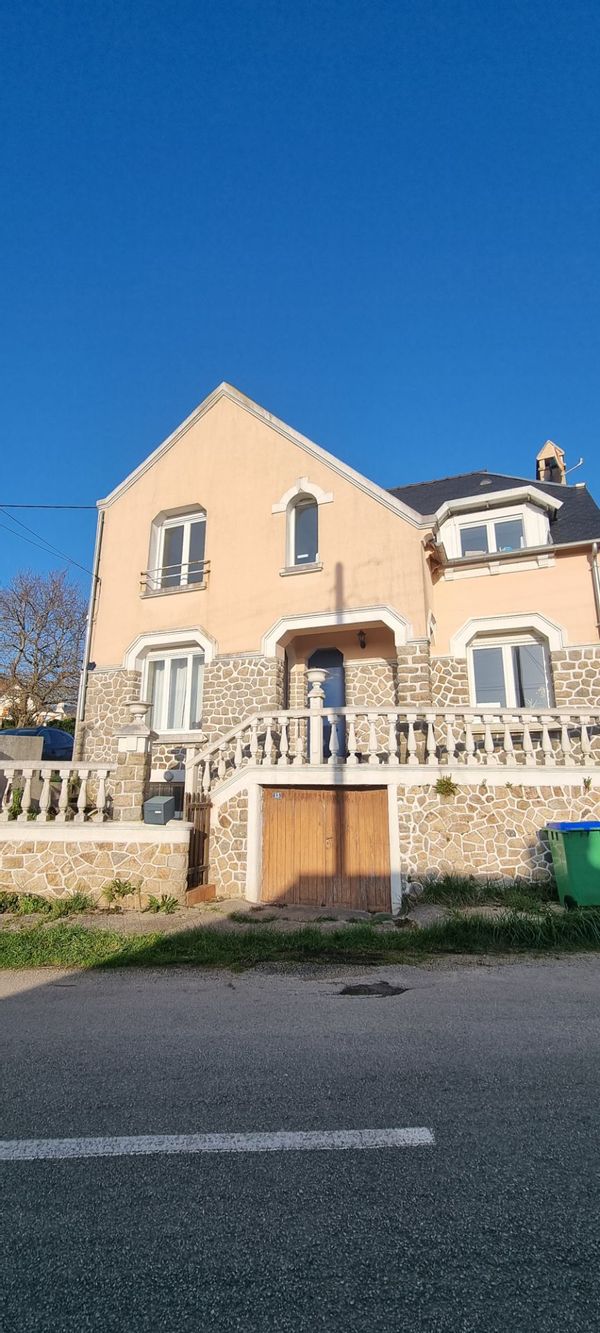 Maison rénovée à 5 min de la plage à pied.