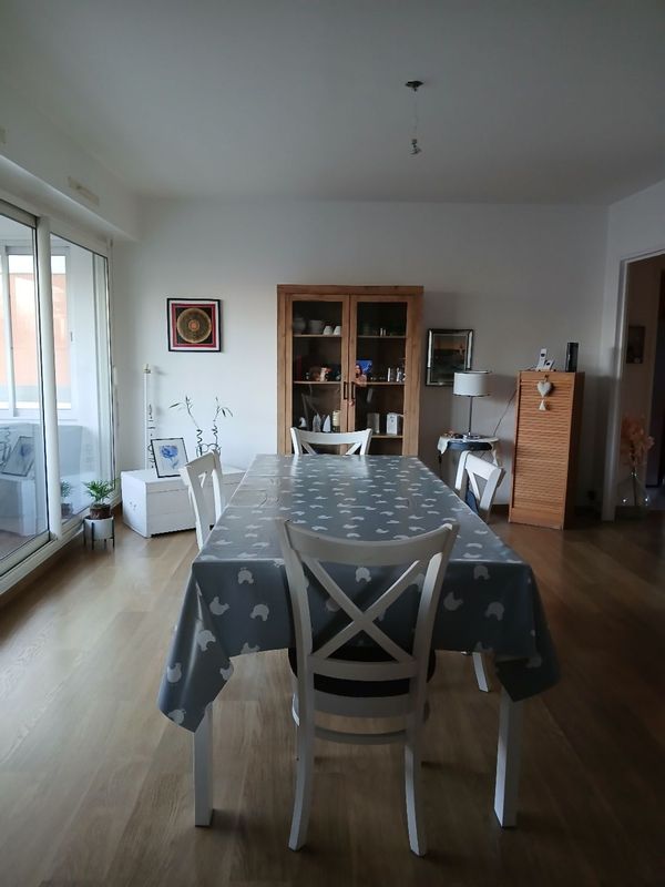 La maison de Odile Appartement avec ascenseur dans copropriété sécurisée et privé avec un parking .