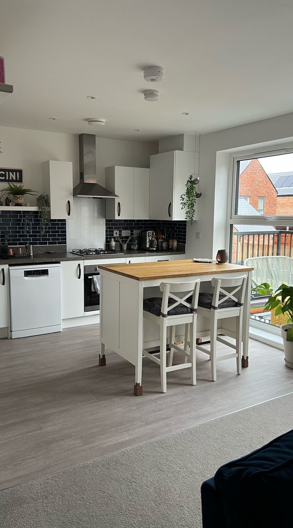 My home is a charming maisonette featuring two cozy bedrooms and a single bathroom.
