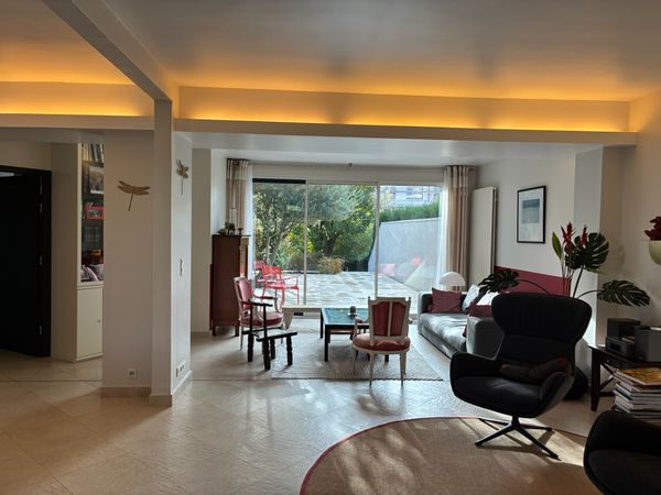 Grande maison de ville paisible pour explorer Paris & Versailles et se reposer, proche forêt