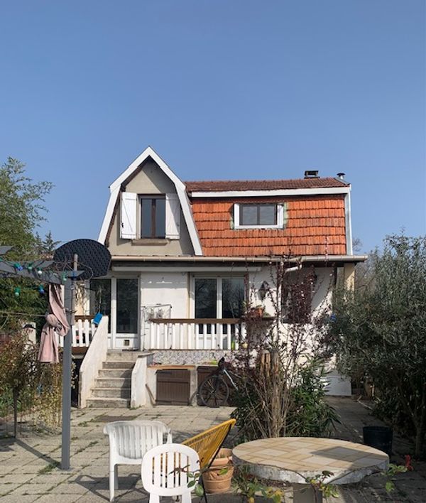 Petite maison familiale mi ville mi campagne