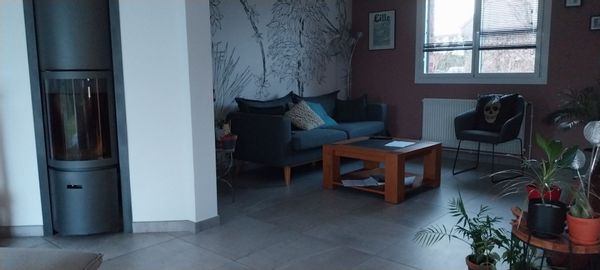 Maison individuelle avec parking privé et jardin, vue sur champs. A proximité de toutes commodités