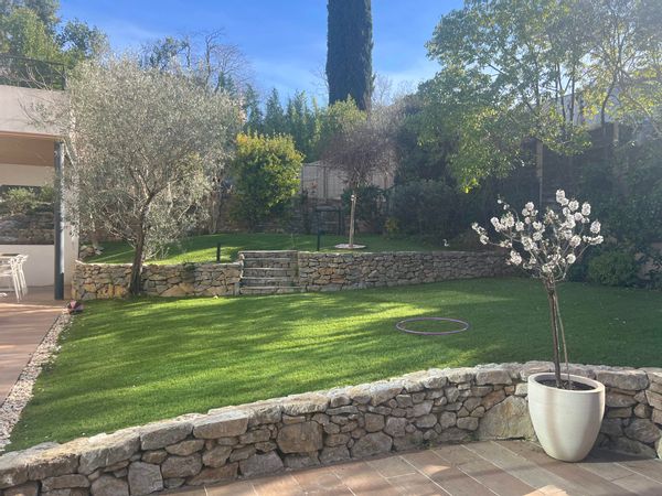 Sud de France,  Maison 200 m2 + jardin +piscine. 5min de Montpellier, 15 min mer Méditerranée .