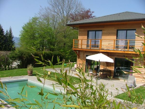 Splendide maison récente en bois avec piscine, 8 couchages, à 15mn de Genève et 25mn d'Annecy